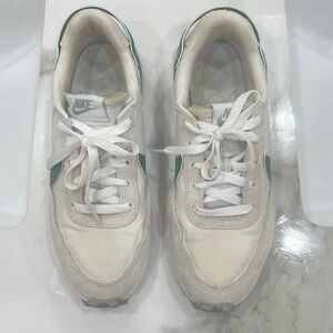 Nike size 9 Women’s Shoes